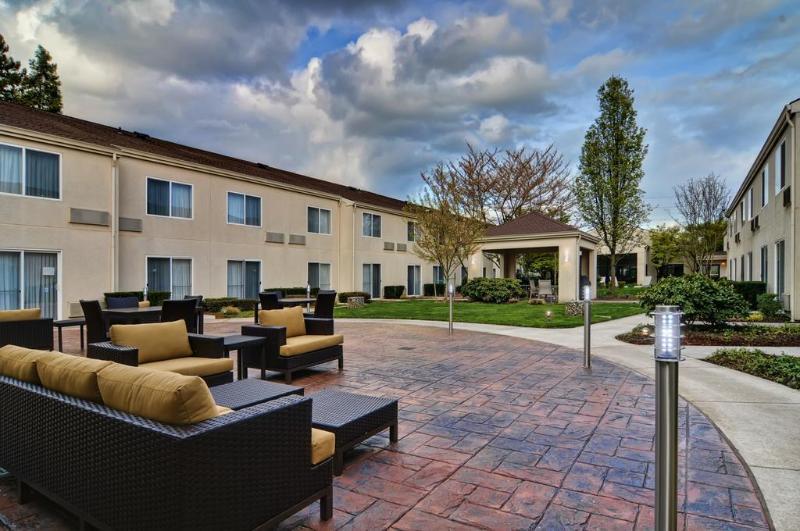 Courtyard By Marriott Eugene Springfield Hotel Екстериор снимка