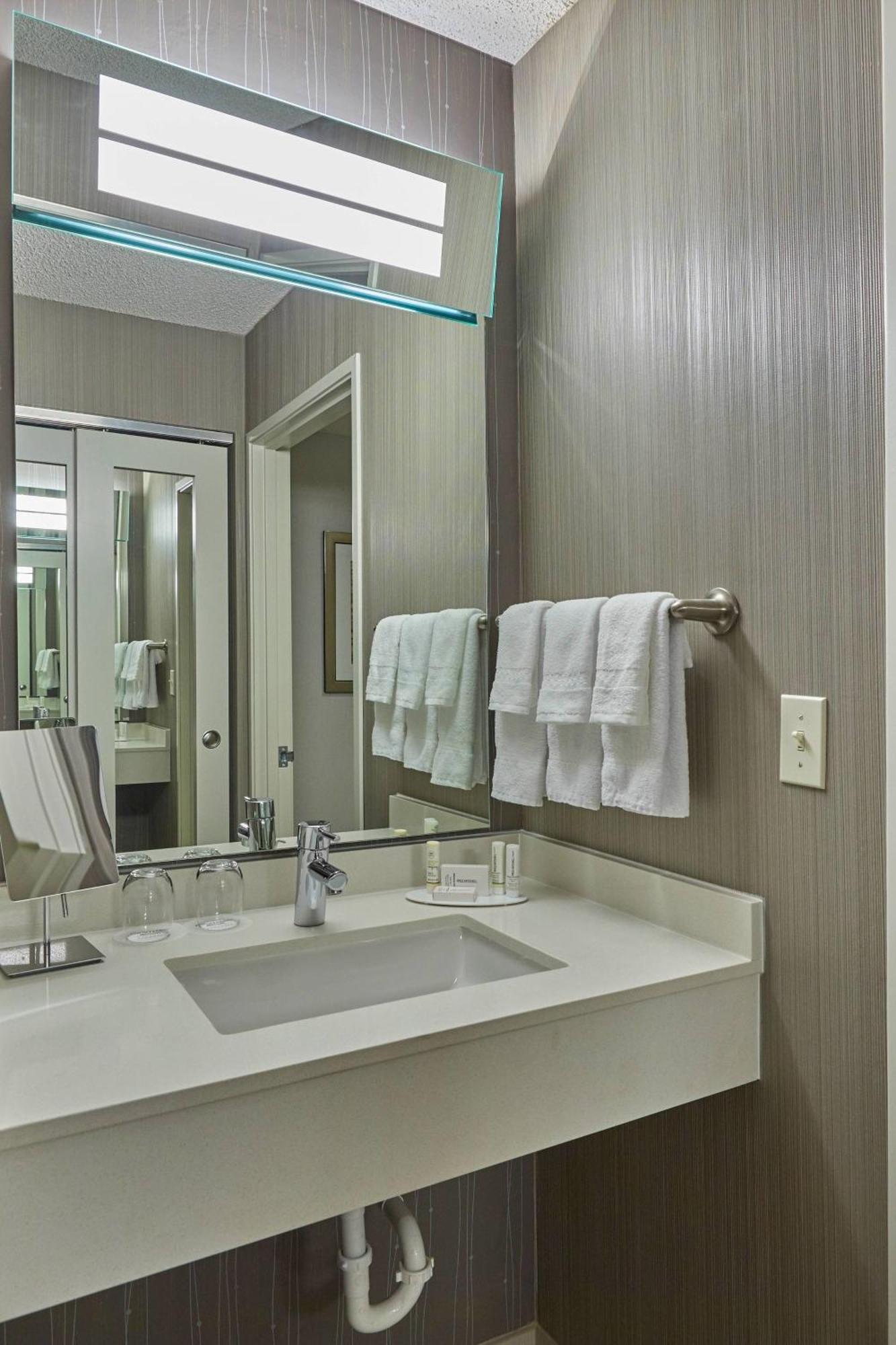 Courtyard By Marriott Eugene Springfield Hotel Екстериор снимка