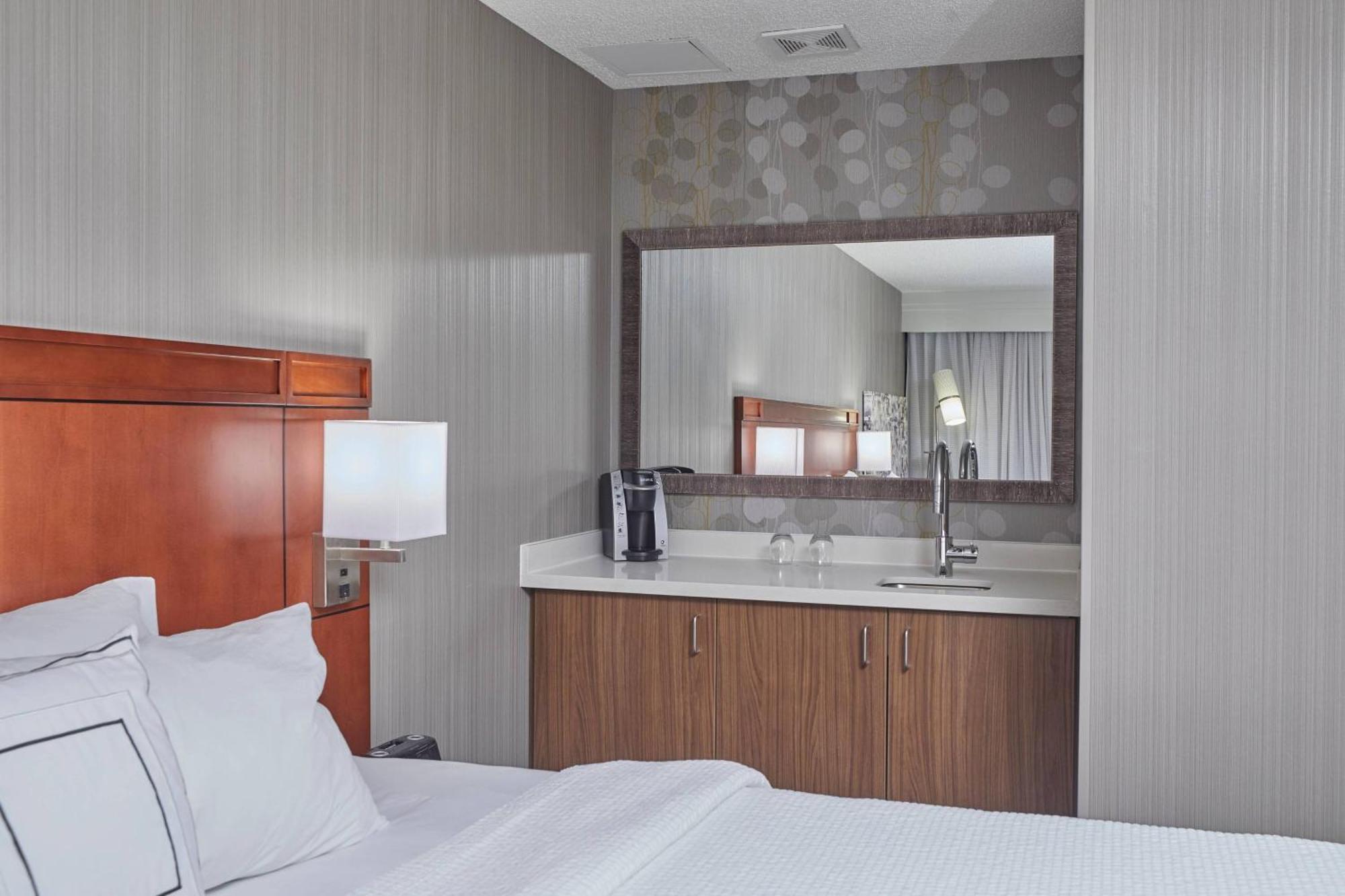 Courtyard By Marriott Eugene Springfield Hotel Екстериор снимка