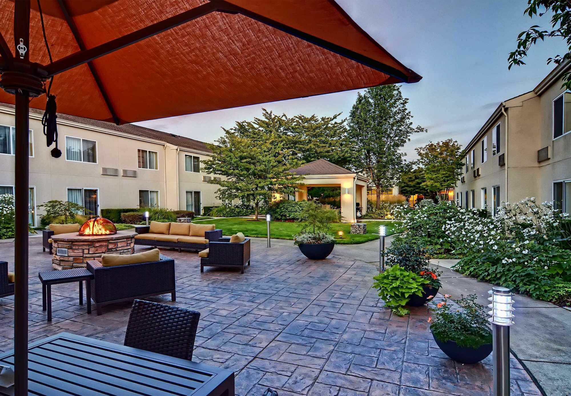 Courtyard By Marriott Eugene Springfield Hotel Екстериор снимка