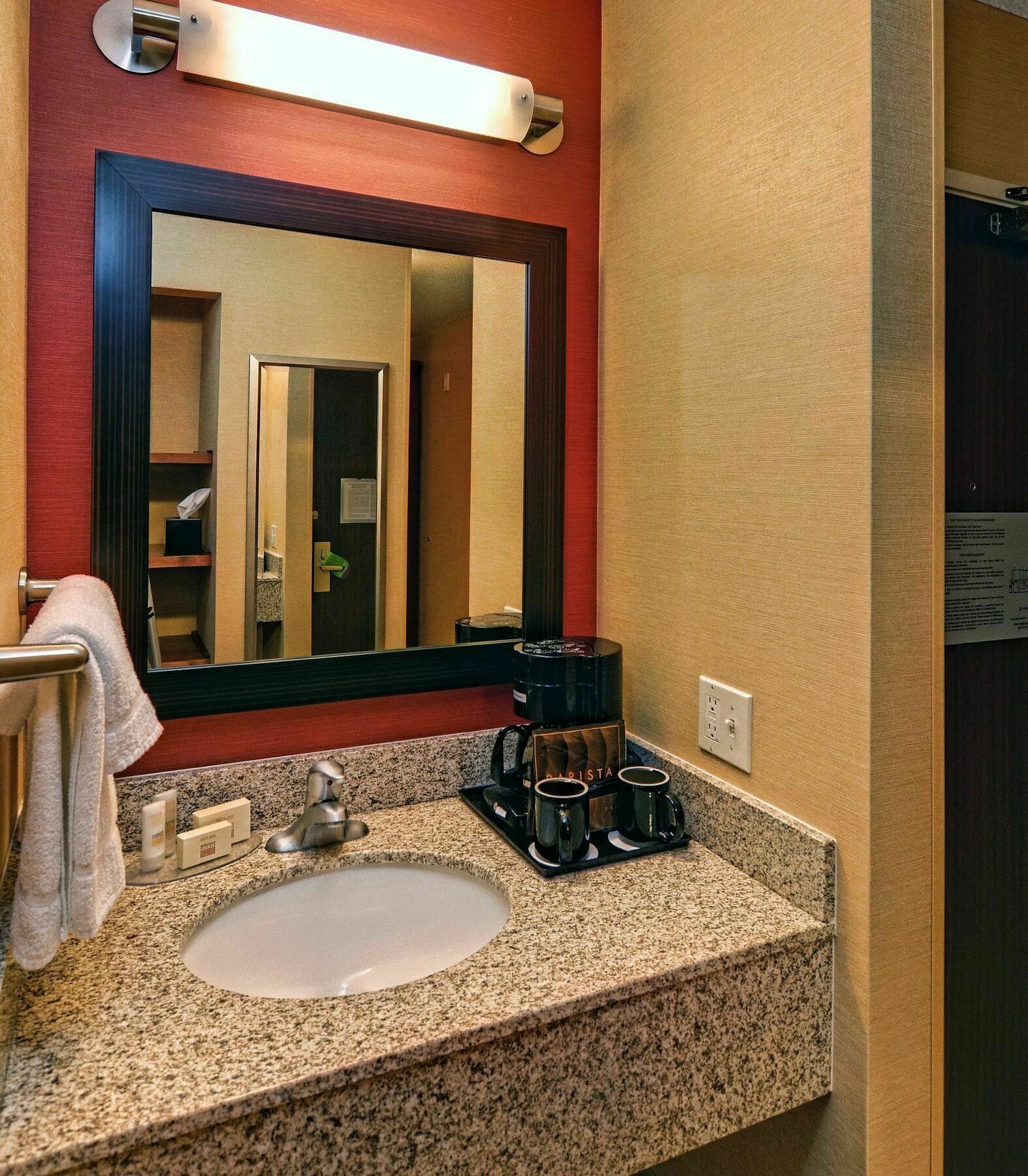 Courtyard By Marriott Eugene Springfield Hotel Екстериор снимка